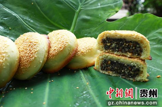 刚出炉的月饼。杨家孟 摄