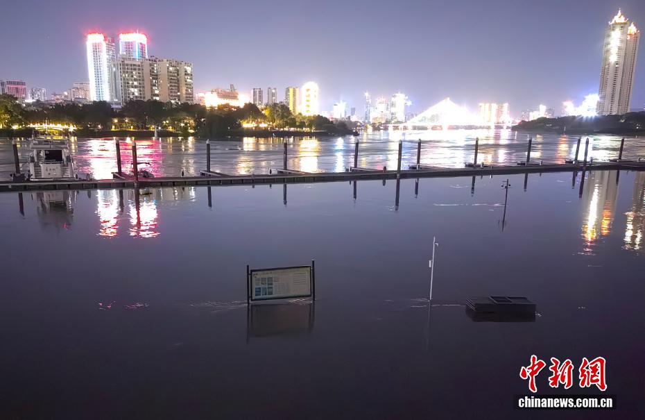 广西南宁出现超警洪水