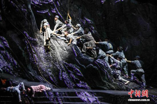 图为10月3日，《伟大转折》剧目演出现场。瞿宏伦 摄