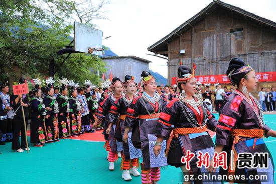 2025年昂英开鱼节“芦笙舞”展示活动现场。钟成炫 摄