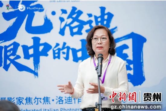 图为意大利世界中国出版社社长胡兰波在2025多彩贵州·第十八届中国原生态国际摄影大展发言。 图为意大利世界中国出版社社长胡兰波在2025多彩贵州·第十八届中国原生态国际摄影大展发言。