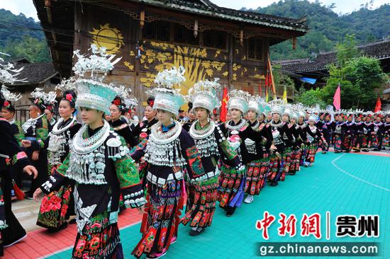 2025年昂英开鱼节“芦笙舞”展示活动现场。钟成炫 摄