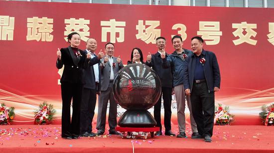 九鼎蔬菜市场3号交易大厅内部环境。 九鼎蔬菜市场3号交易大厅内部环境。