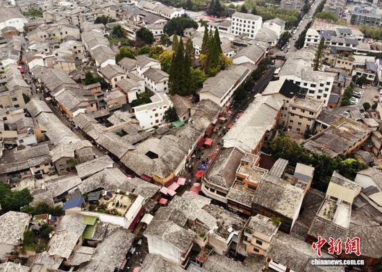 图为航拍安顺市西秀区旧州古镇一隅。石小杰 摄