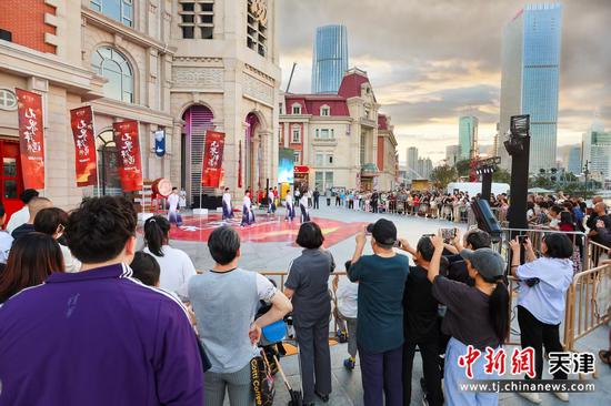 图为活动现场。(津湾广场供图) 图为活动现场。(津湾广场供图)