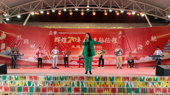 歌曲《我的心里只有你没有他》。