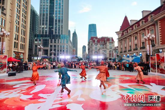 图为活动现场。(津湾广场供图) 图为活动现场。(津湾广场供图)