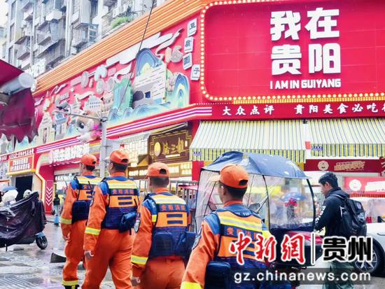 云岩消防巡逻。 云岩消防巡逻。