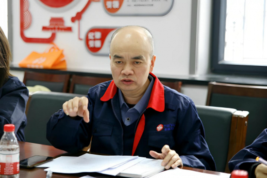 9月30日，天富建筑建筑产业主要负责人杨天军结合产业实际，对全体中层以上干部进行国庆中秋节前廉政谈话e