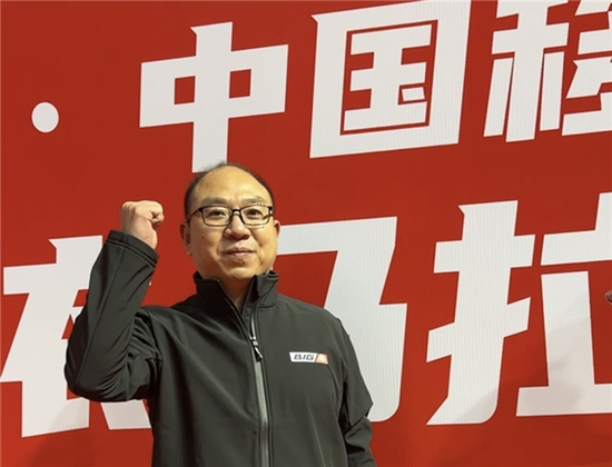 中国移动全球通VIP用户（克拉玛依湖南商会秘书长）唐辉军先生代表中国移动出席2025“克马”发令仪式。