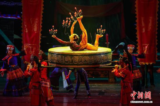 图为第一幕《赤心初绽》演出。中新社记者 瞿宏伦 摄