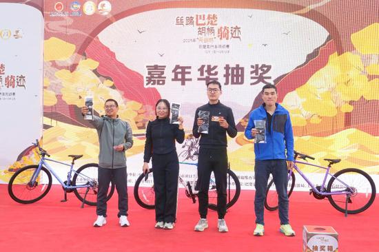 6f98fcb5fcdd8e52a0bb162789329abb