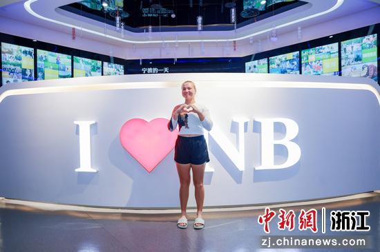 图为施耐德参加活动。赛事组委会供图 图为施耐德参加活动。赛事组委会供图