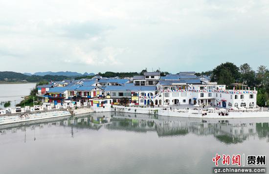 红枫湖畔的蒙安·夕舍 红枫湖畔的蒙安·夕舍