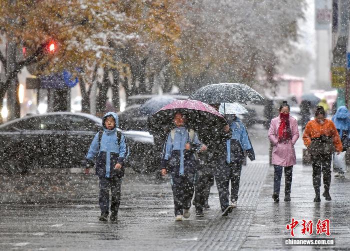 乌鲁木齐迎降雪