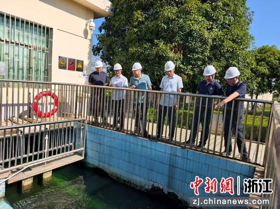 近日,调研组一行检查永康钱江水务。陈香慧 供图 近日,调研组一行检查永康钱江水务。陈香慧 供图