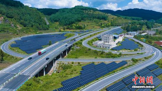 图为毕威高速水塘互通匝道圈。李江 摄 图为毕威高速水塘互通匝道圈。李江 摄