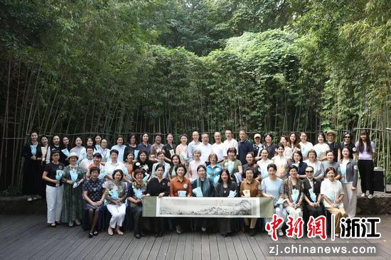 与会嘉宾合影。主办方供图