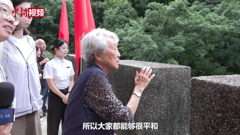 周恩来侄女周秉德参观广西友谊关：中越要持续发展“同志加兄弟”关系