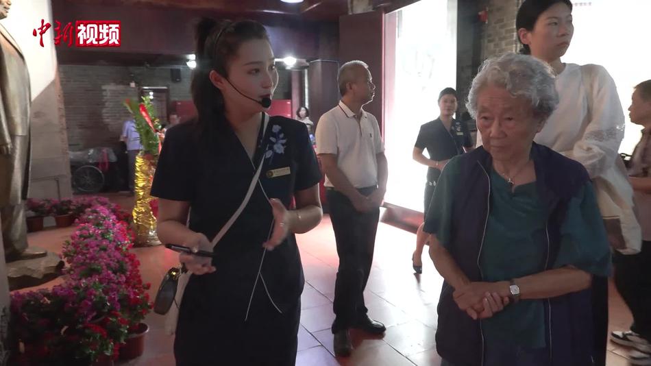 周恩来侄女周秉德参观南宁邓颖超纪念馆 忆往昔生活点滴