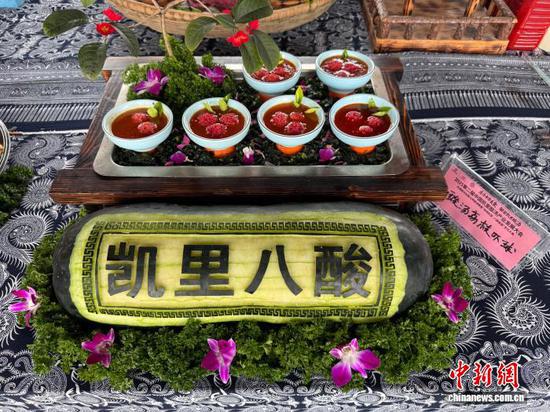 图为酸汤创意菜。中新网记者 袁超 摄