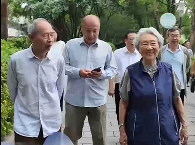 国际新闻社主要创办者及记者后代参观国际新闻社桂林总社旧址