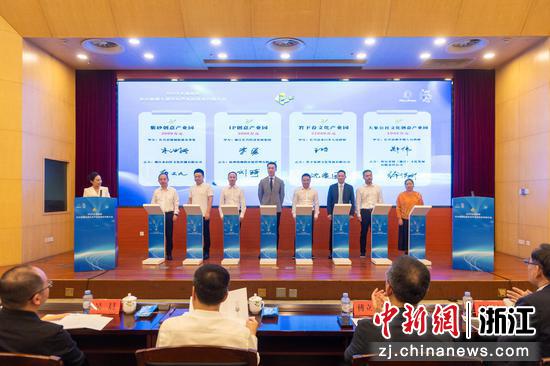 项目签约现场。许扬 摄 项目签约现场。许扬 摄