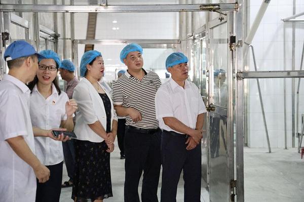 工行桂林分行实地考察企业生产车间。