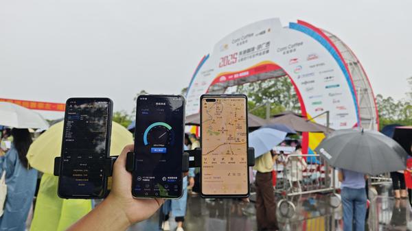 5G网络流畅无卡顿满足赛事现场高密度、高客流的用户通信需求。徐日燕 摄 5G网络流畅无卡顿满足赛事现场高密度、高客流的用户通信需求。徐日燕 摄