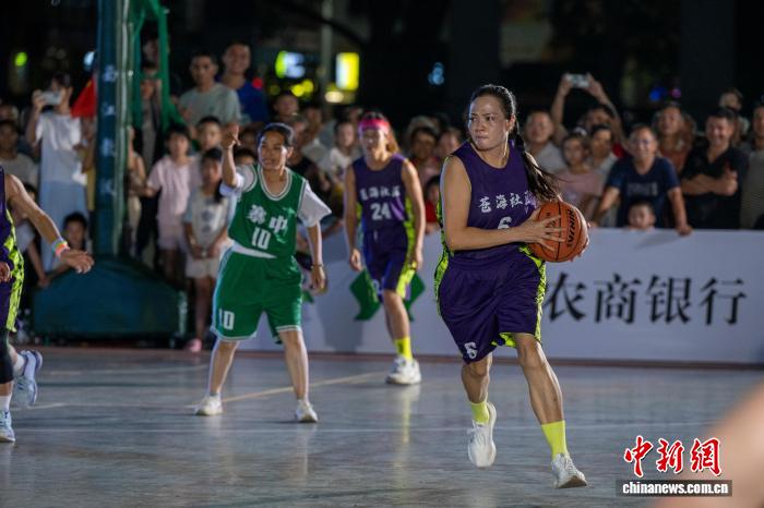 广西梧州：欢乐乡村女篮赛热力开赛