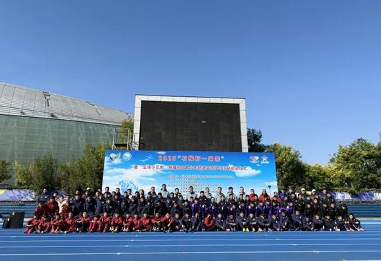 “石榴籽一家亲”暨“足球小巴郎”活动启动仪式现场。李凌燕 摄