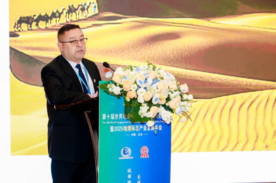 阿合买提·艾买提副县长进行“鄯心善果”品牌推介。