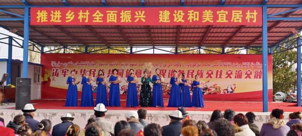 图为：汇报演出现场