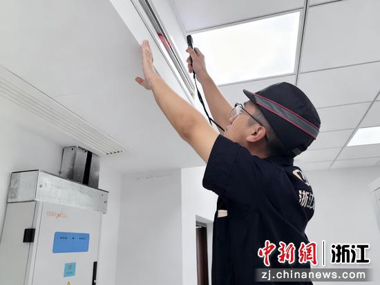 工作人员作业。浙江幸福轨道公司 供图 工作人员作业。浙江幸福轨道公司 供图