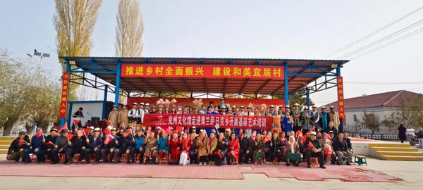 图为：在库兰萨日克乡开展基层艺术培训