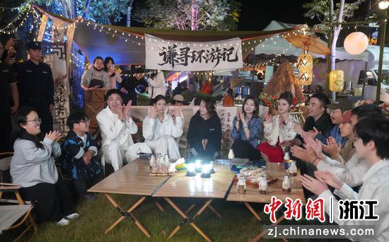 热爱戏剧的浙江特殊教育职业学院学生参与互动。谦寻供图