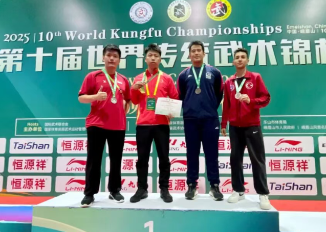 新疆兵团运动员摘金→