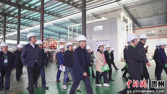 观摩现场。