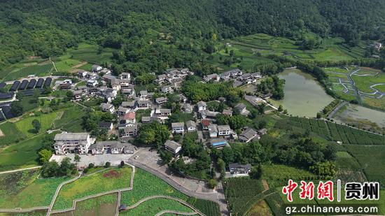 隆兴浣溪村容村貌。