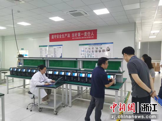 上海银行杭州分行到企业走访调研。上海银行杭州分行供图