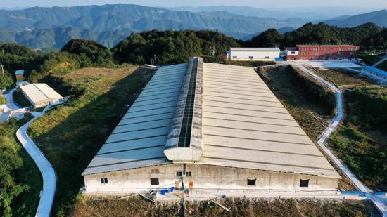 习水标准化生猪养殖场依山而建,规模化养殖助力产业振兴。张川 摄 习水标准化生猪养殖场依山而建,规模化养殖助力产业振兴。张川 摄