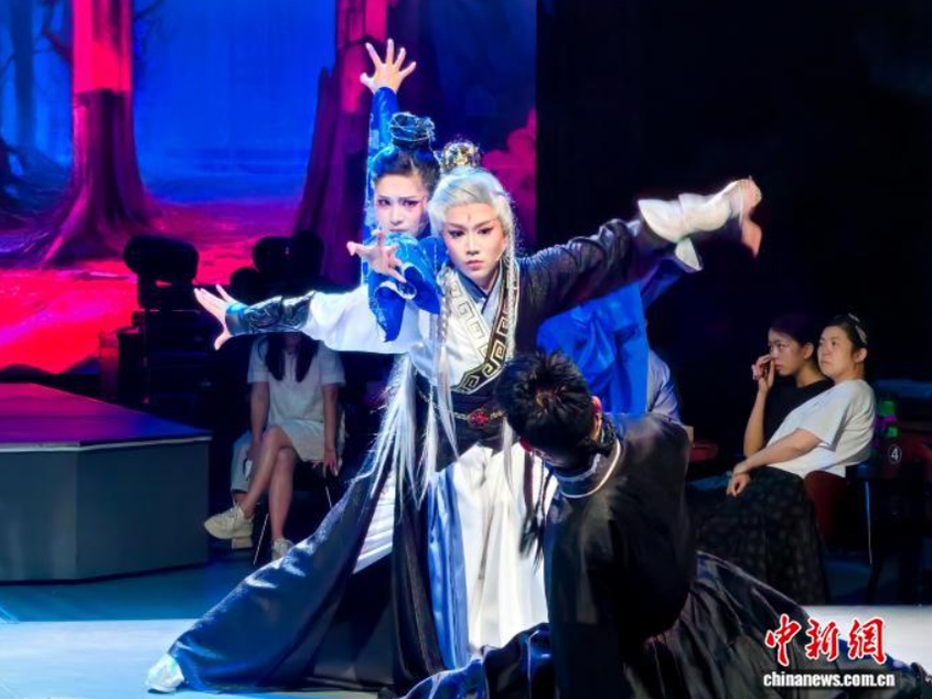 观众成“群演” 湘剧《聂小倩》爆发年轻吸引力