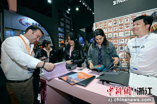 近日，展会现场。吕斌 摄