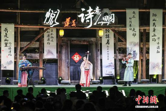 10月24日晚，节目表演。 记者 瞿宏伦 摄