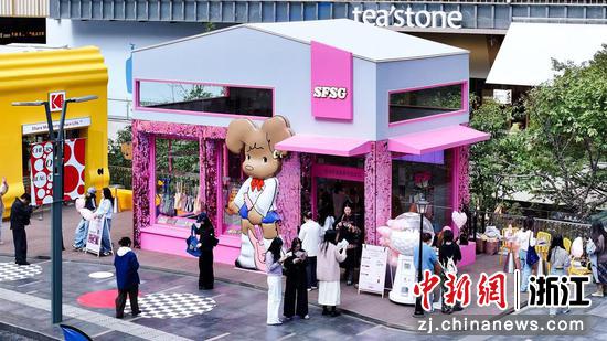 时尚街区吸引市民。主办方供图