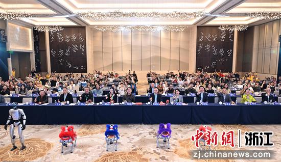 图为：参与活动者共同合影。中新社记者 王刚 摄