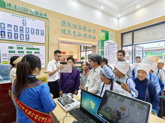 建设“村银企社集成服务馆”整合资源提供一站式服务 建设“村银企社集成服务馆”整合资源提供一站式服务