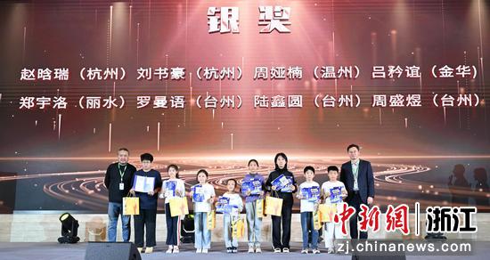 图为：银奖项目颁奖仪式。中新社记者 王刚 摄