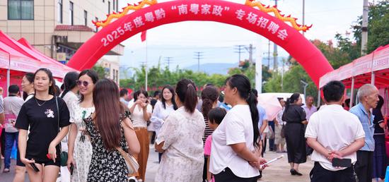 粤黔“南粤家政”专场招聘会气氛热烈 粤黔“南粤家政”专场招聘会气氛热烈