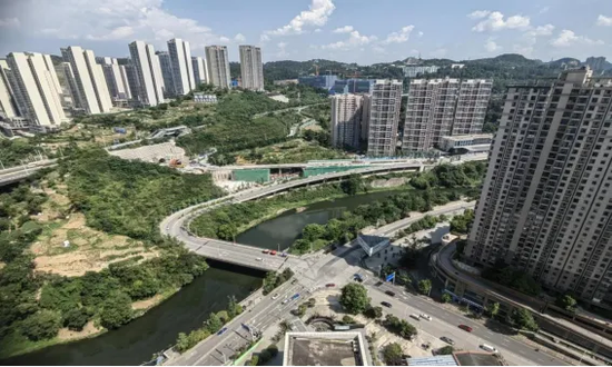 南明河自西向东横穿安井村。